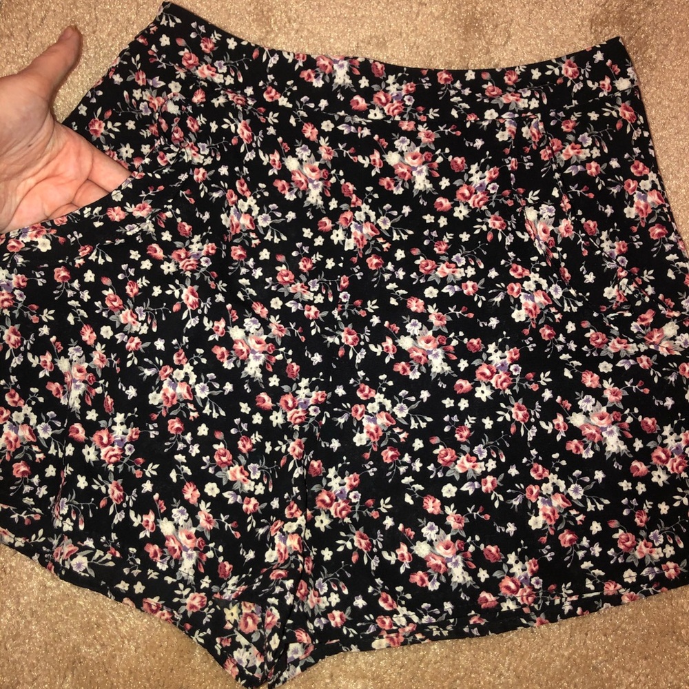 Floral skort with pockets